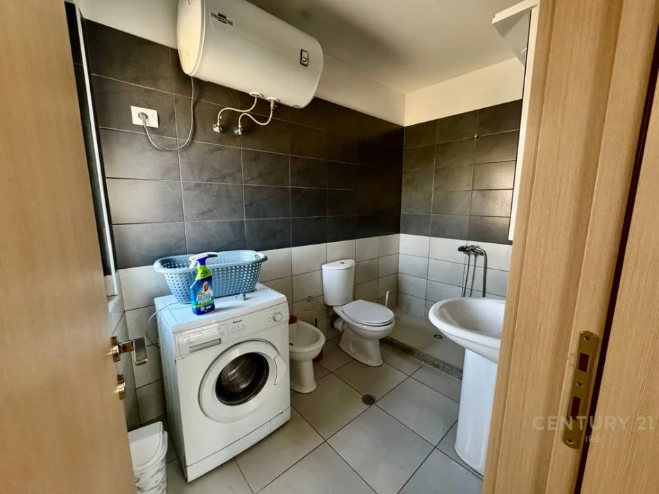 Tirane, jepet me qera apartament Kati 2, 123 m² 650 € 