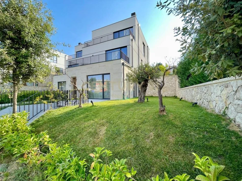 Tirane, jepet me qera Vile 3 Katshe Kati 3, 425 m² 4.000 € (Forest Residence, Liqeni i Thate)