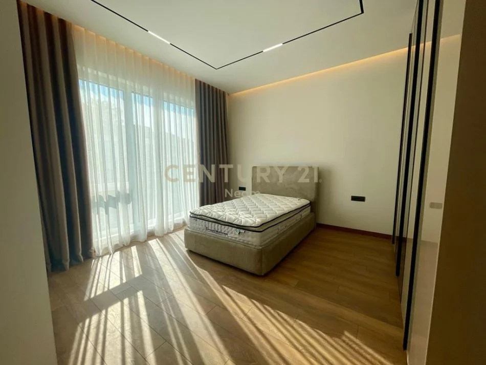 Tirane, jepet me qera Vile 3 Katshe Kati 3, 425 m² 4.000 € (Forest Residence, Liqeni i Thate)