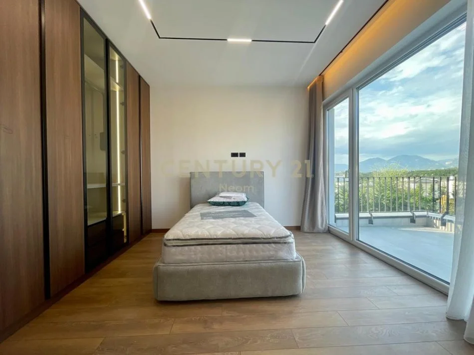 Tirane, jepet me qera Vile 4+1+Aneks+Ballkon Kati 0, 425 m² 4.000 € (Neom119088)