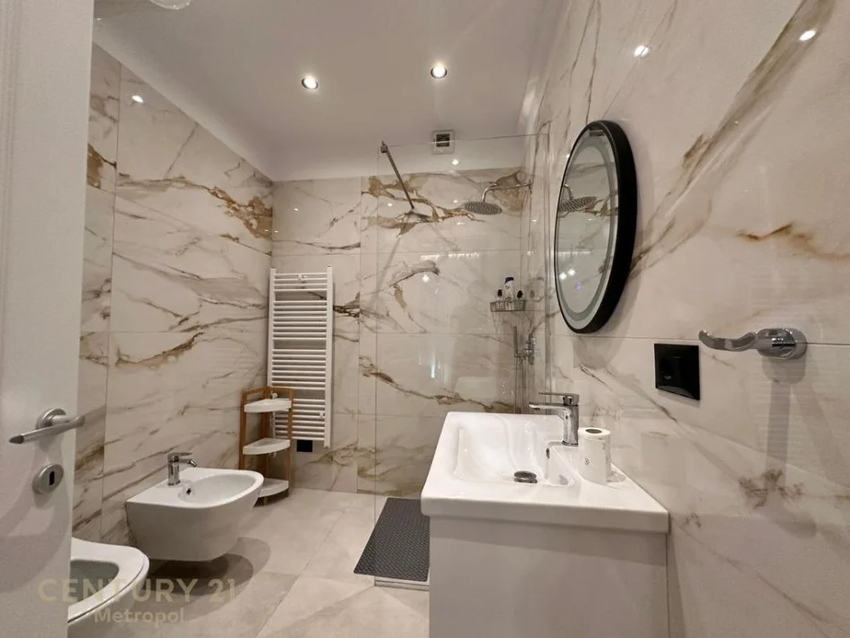 Tirane, jepet me qera apartament 2+1+Aneks Kati 4, 96 m² 1.500 € 
