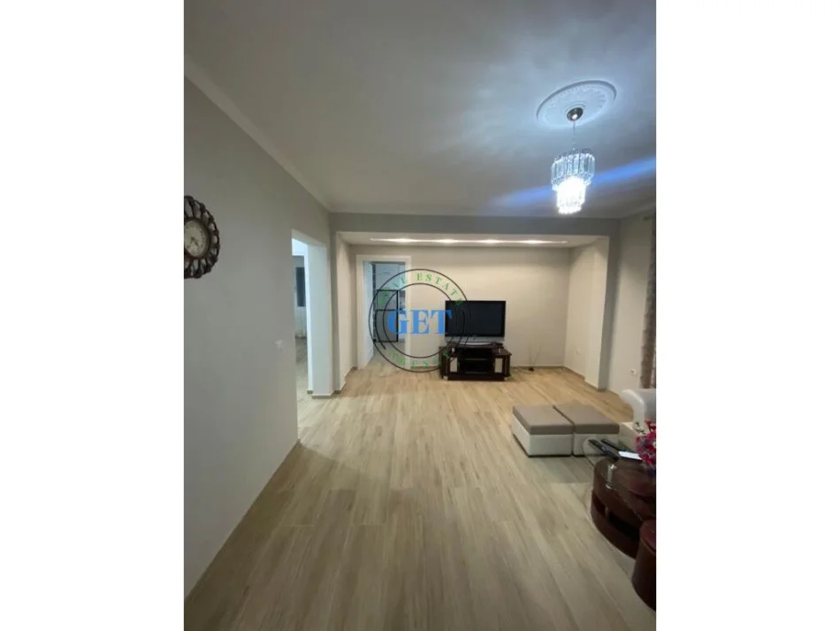Durres, jepet me qera apartament 2+1+Ballkon Kati 3, 120 m² 350 € (lagja 17 Durres)