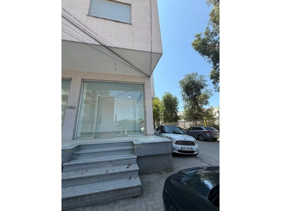 Durres, jepet me qera apartament 1+1+Ballkon Kati 1, 53 m² 400 € (plazh hekuerudha)