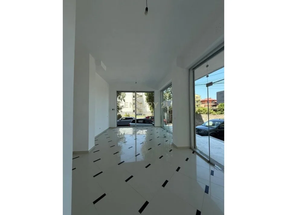Durres, jepet me qera apartament 1+1+Ballkon Kati 1, 53 m² 400 € (plazh hekuerudha)