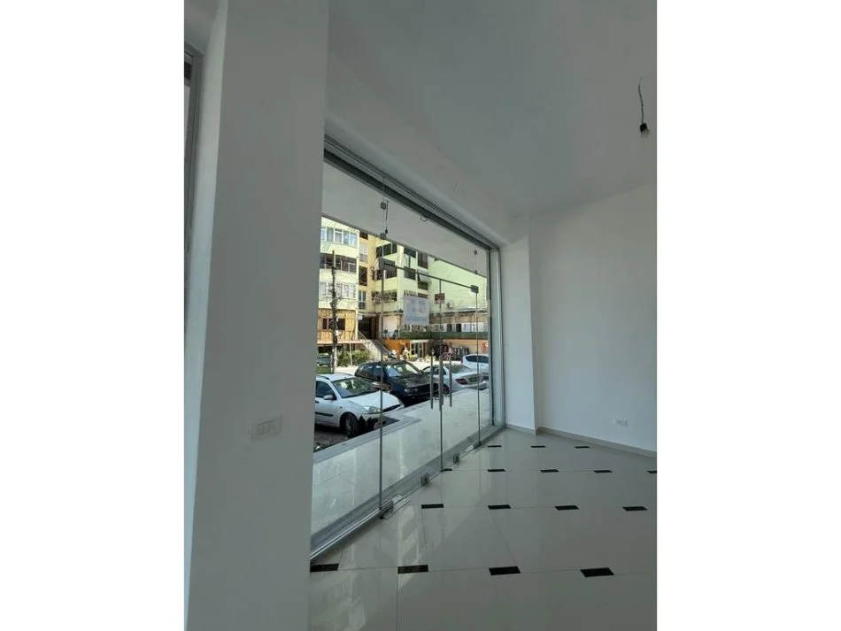 Durres, jepet me qera apartament 1+1+Ballkon Kati 1, 53 m² 400 € (plazh hekuerudha)