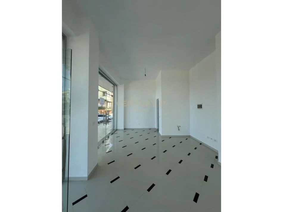 Durres, jepet me qera apartament 1+1+Ballkon Kati 1, 53 m² 400 € (plazh hekuerudha)