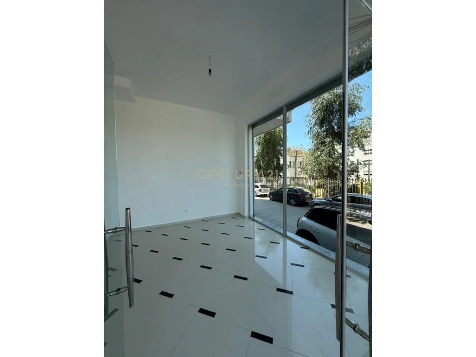 Durres, jepet me qera apartament 1+1+Ballkon Kati 1, 53 m² 400 € (plazh hekuerudha)