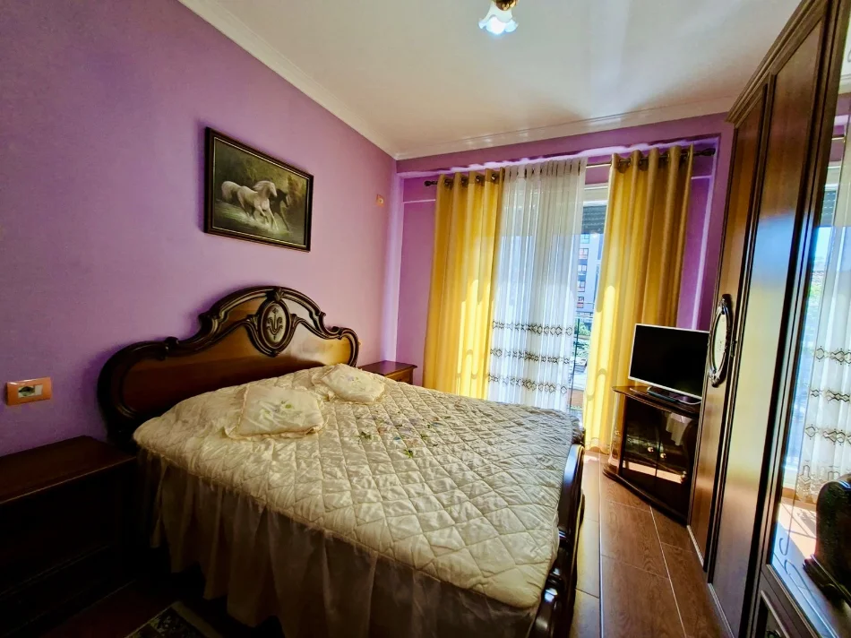 Tirane, jepet me qera apartament 1+1 Kati 2, 70 m² 500 € (21 Dhjetori , rruga Frosina Plaku)