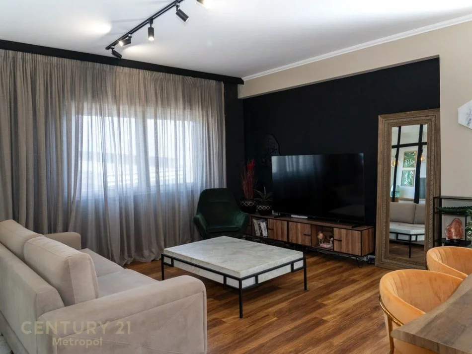 Tirane, shitet apartament 2+1+Aneks+Ballkon Kati 3, 109 m² 245.000 € 