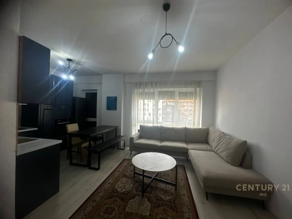 Tirane, jepet me qera apartament 2+1+Ballkon Kati 7, 90 m² 750 € (Xhamllik)
