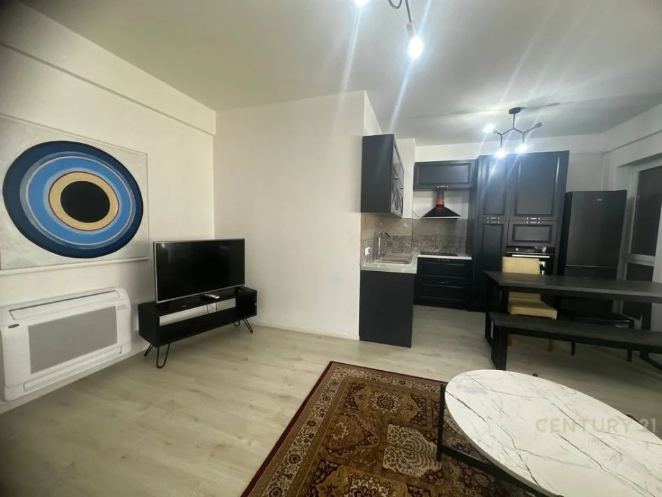 Tirane, jepet me qera apartament 2+1 Kati 7, 98 m² 650 € 