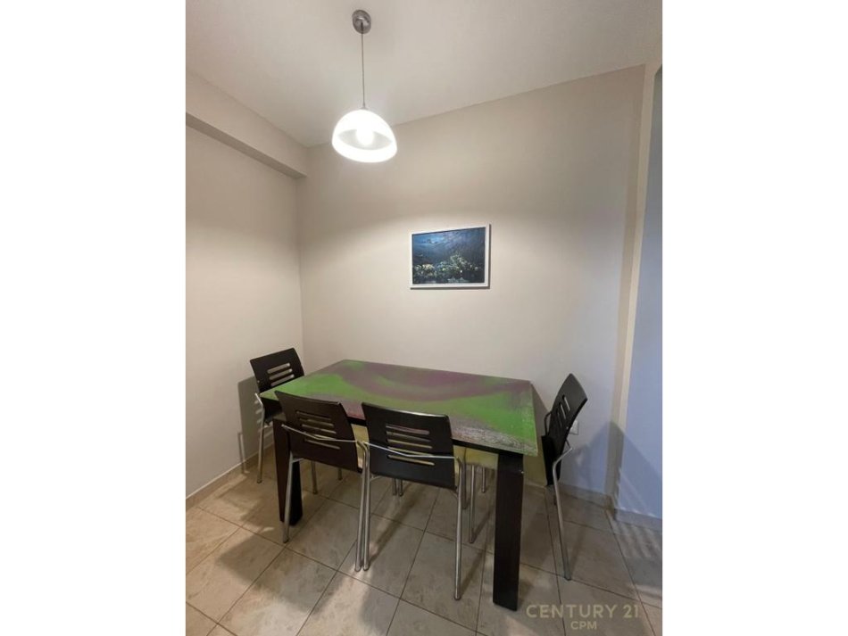 Tirane, jepet me qera apartament 2+1 Kati 3, 85 m² 600 € (Ish Stacioni i Trenit , Rr. Karl Gega)