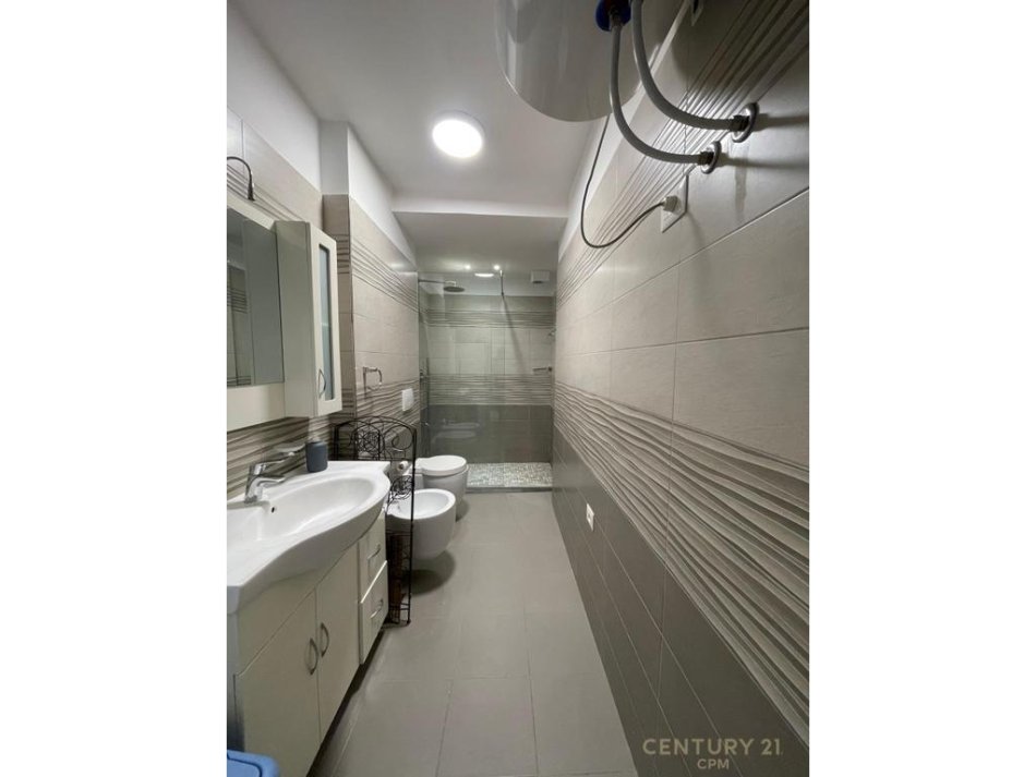 Tirane, jepet me qera apartament 2+1 Kati 3, 85 m² 600 € (Ish Stacioni i Trenit , Rr. Karl Gega)