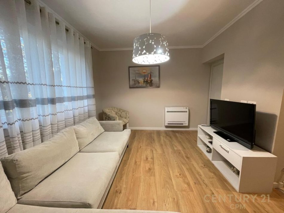 Tirane, jepet me qera apartament 2+1 Kati 3, 85 m² 600 € (Ish Stacioni i Trenit , Rr. Karl Gega)