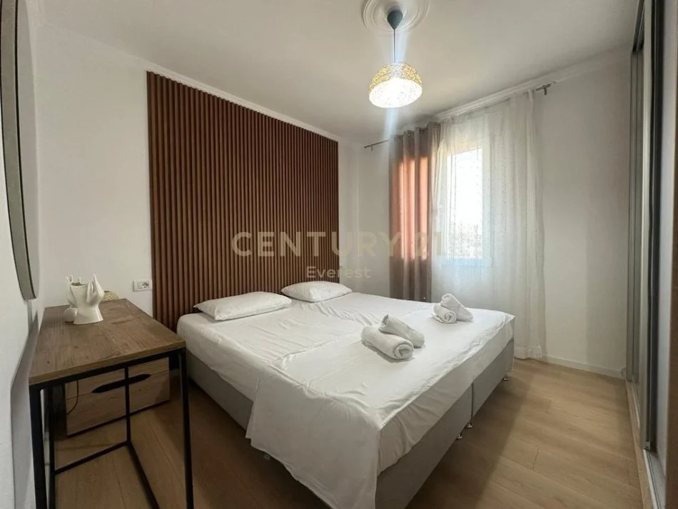 Tirane, jepet me qera apartament 1+1 Kati 4, 48 m² 650 € (PAZARI I RI)