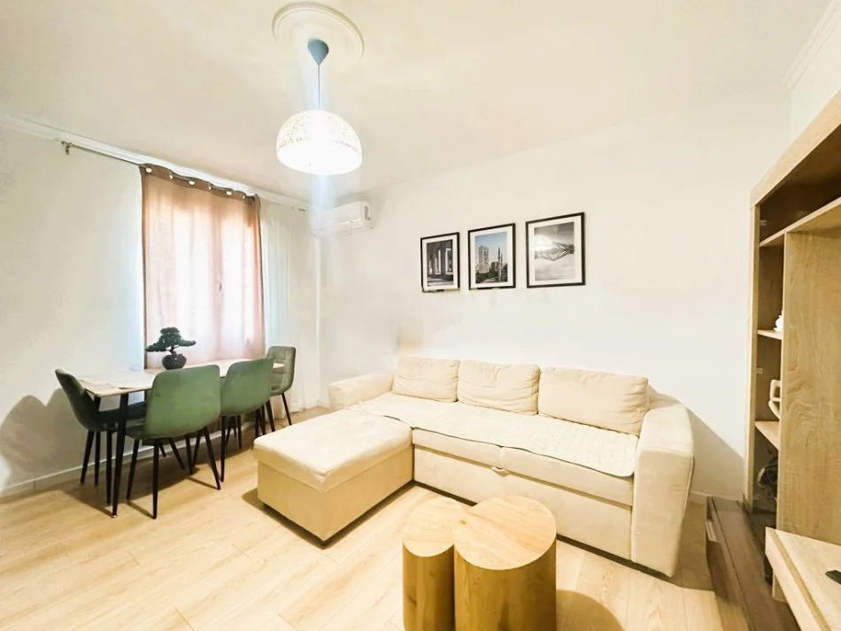 Tirane, jepet me qera 1+1+Aneks Kati 4, 48 m² 650 € 