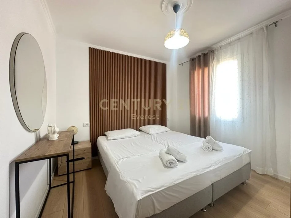 Tirane, jepet me qera apartament 1+1 Kati 4, 48 m² 650 € (PAZARI I RI)