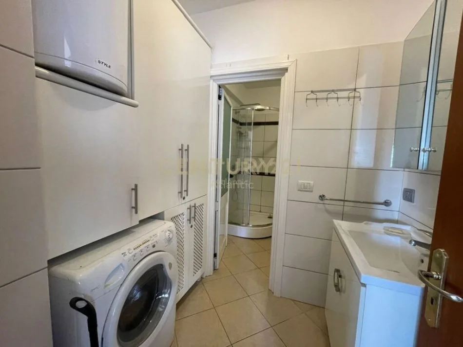 Durres, jepet me qera apartament 1+1 Kati 2, 70 m² 400 € (PLAZH RROTA KUQE)