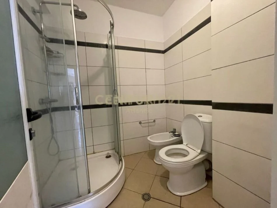 Durres, jepet me qera apartament 1+1 Kati 2, 70 m² 400 € (PLAZH RROTA KUQE)