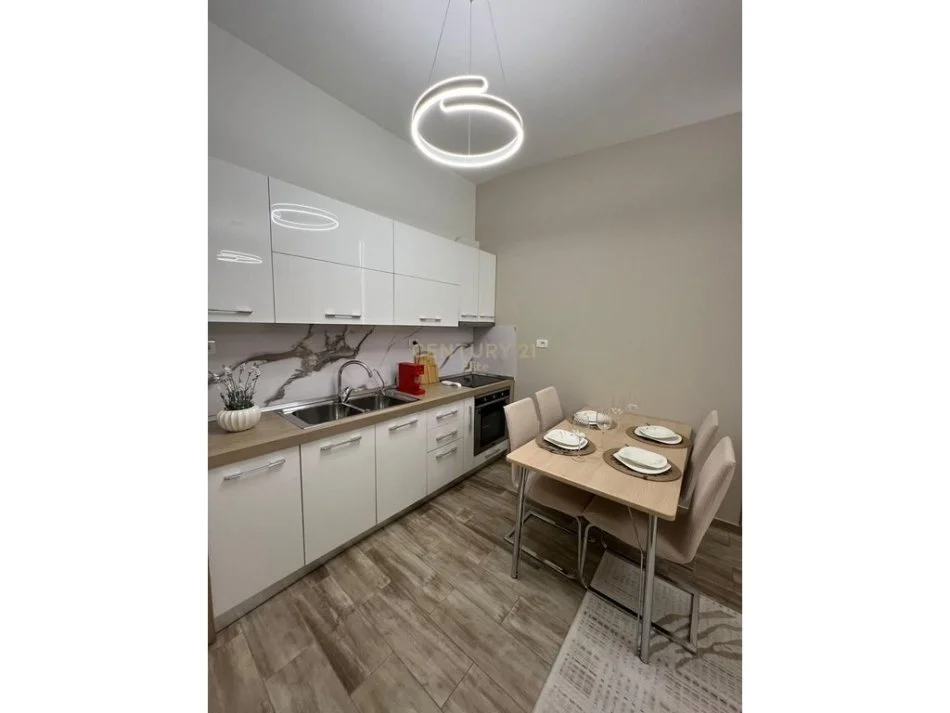 Shqiperi, jepet me qera apartament 2+1 Kati 4, 72 m² 650 € (Lulushtja 1 Maj)