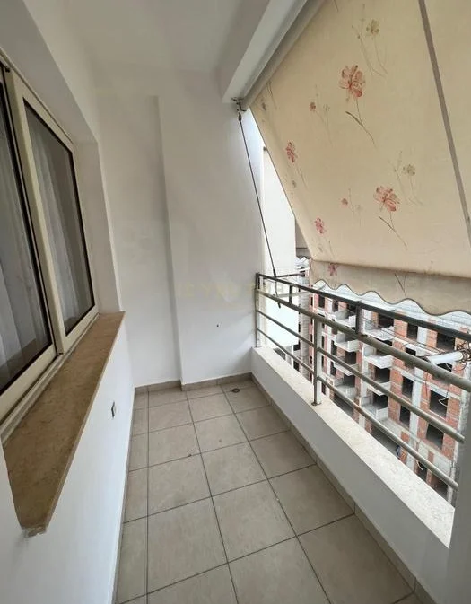 Tirane, shitet apartament 1+1 Kati 7, 65 m² 115.000 € (Vila L)