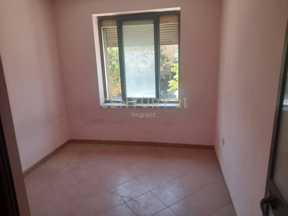 Tirane, jepet me qera apartament 2+1 Kati 2, 63 m² 550 € 