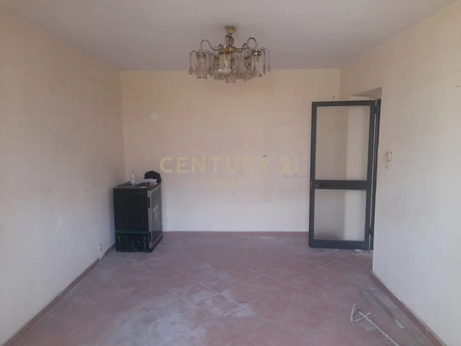 Tirane, jepet me qera apartament 2+1 Kati 2, 63 m² 550 € 