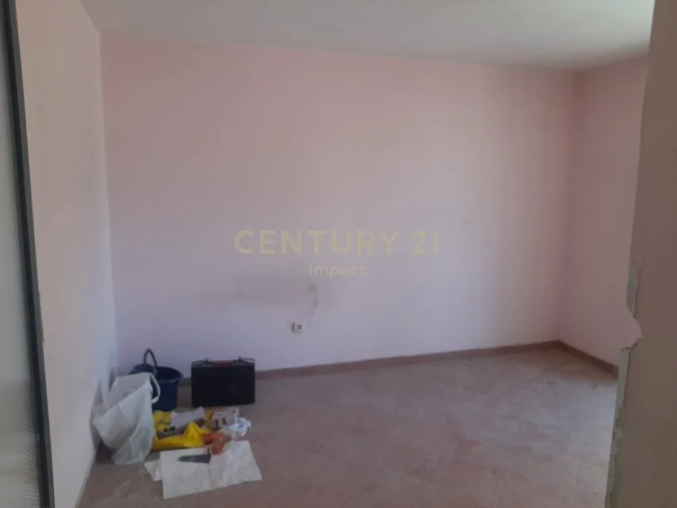 Tirane, jepet me qera apartament 2+1 Kati 2, 63 m² 550 € 