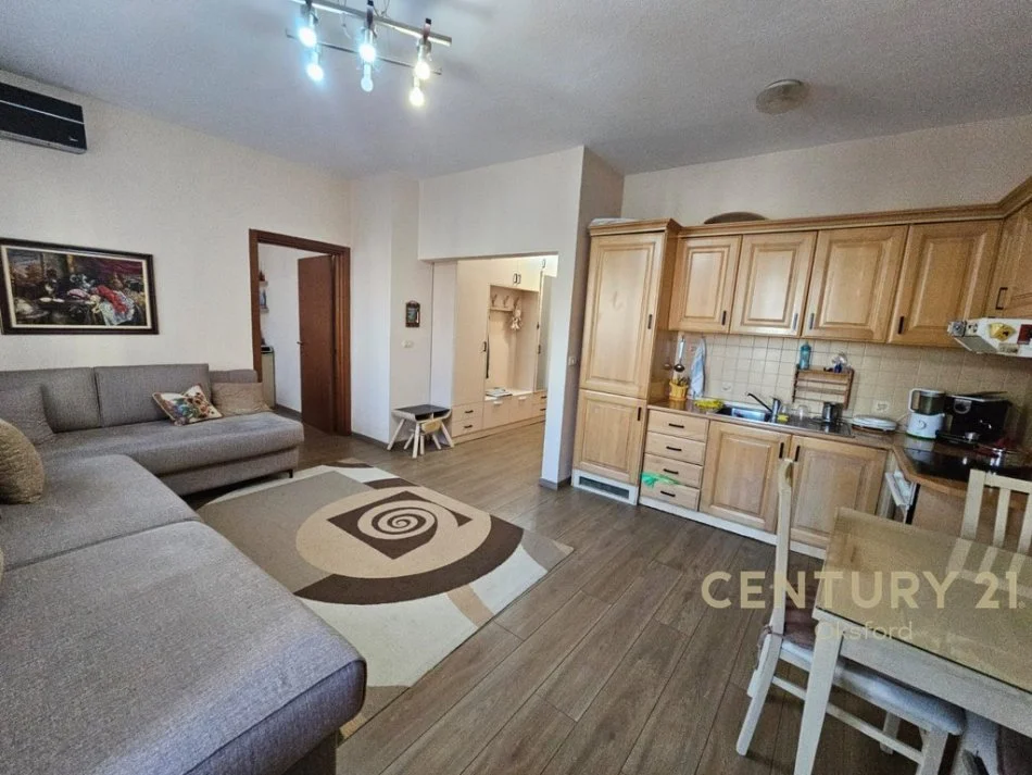 Tirane, jepet me qera apartament 2+1 Kati 4, 74 m² 800 € (MYSLYM SHYRI)