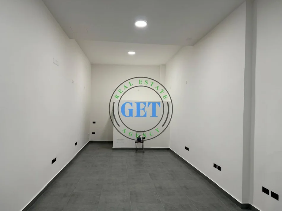 Durres, jepet me qera ambjent biznesi Kati 1, 45 m² 10.000 € (Extra market)