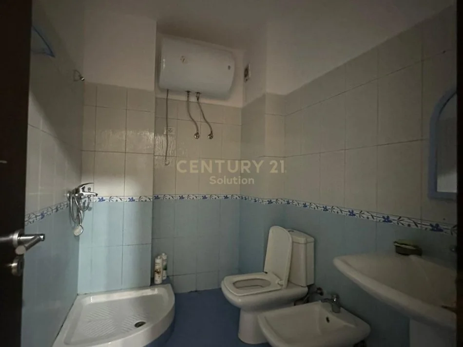 Tirane, jepet me qera apartament 3+1 Kati 1, 114 m² 420 € (ne fresk)