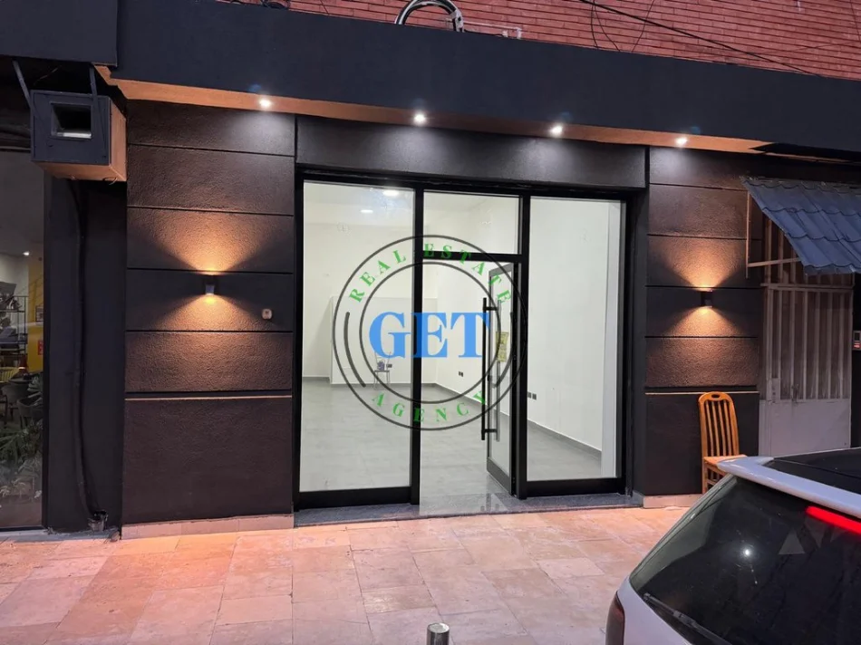 Durres, jepet me qera ambjent biznesi Kati 1, 45 m² 10.000 € (Extra market)