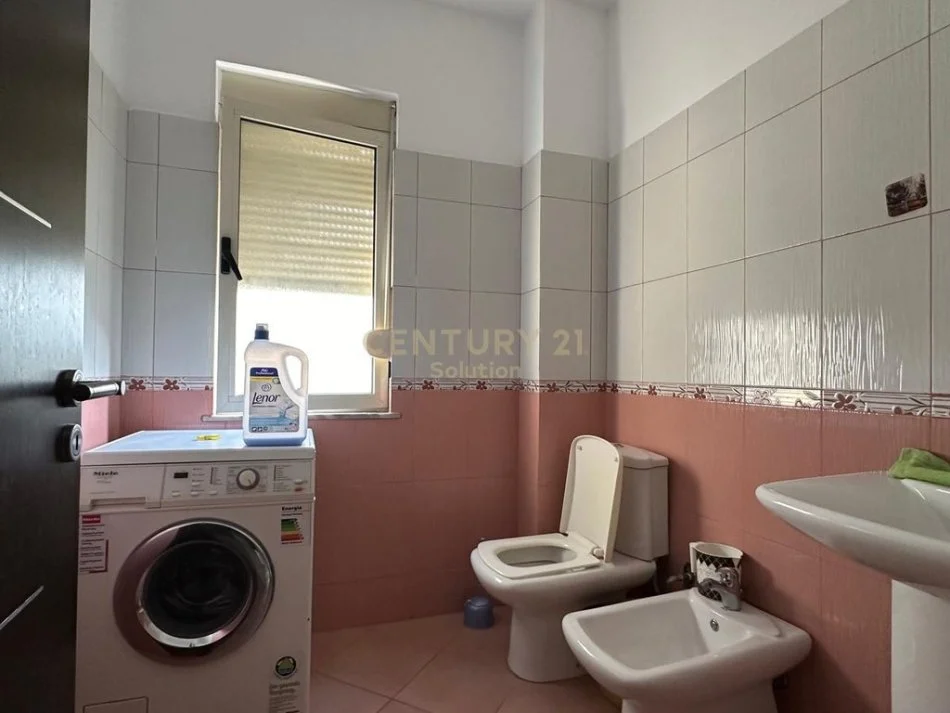 Tirane, jepet me qera apartament 3+1 Kati 1, 114 m² 420 € (ne fresk)