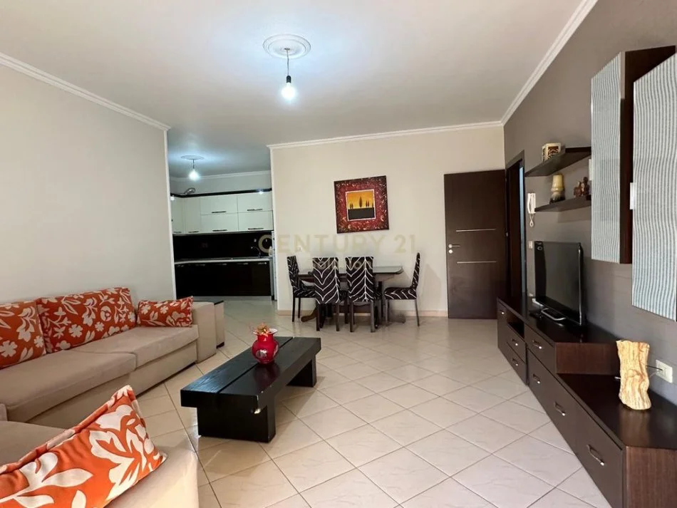 Tirane, jepet me qera apartament 3+1 Kati 1, 114 m² 420 € (ne fresk)