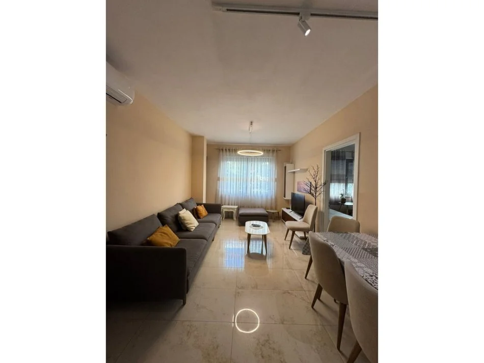 Tirane, jepet me qera apartament 2+1 Kati 2, 80 m² 600 € 