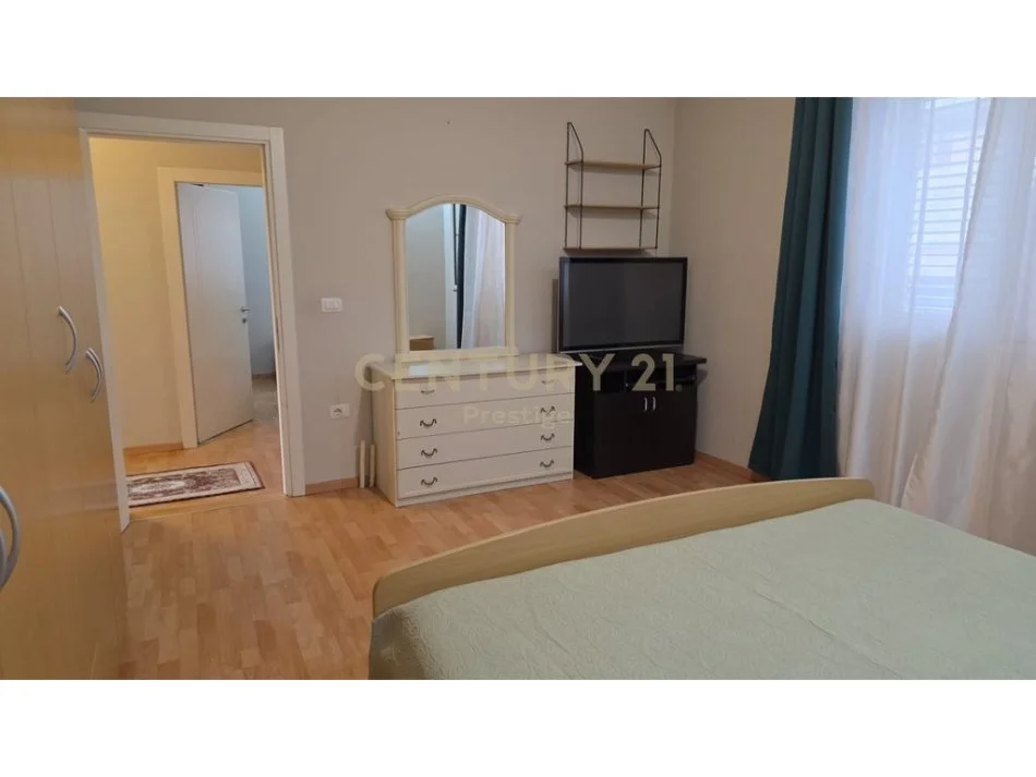 Tirane, jepet me qera apartament 2+1 Kati 3, 100 m² 550 € (Vilat Amerikane)