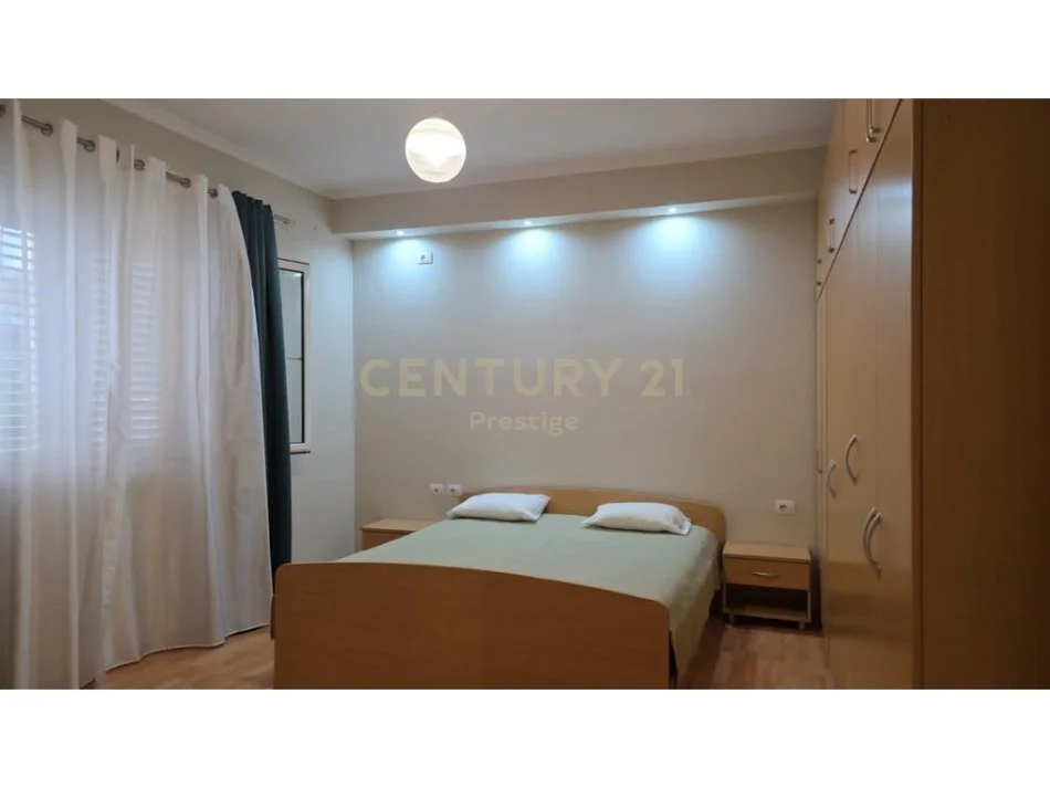 Tirane, jepet me qera apartament 2+1 Kati 3, 100 m² 550 € (Vilat Amerikane)