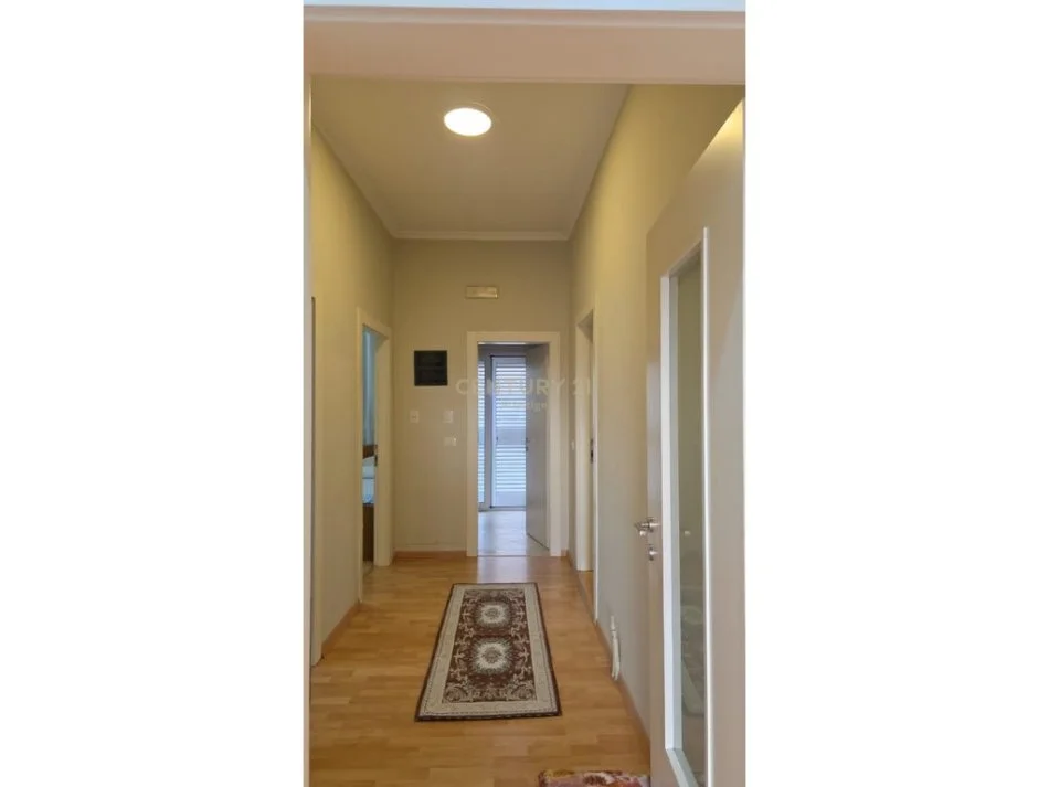 Tirane, jepet me qera apartament 2+1 Kati 3, 100 m² 550 € (Vilat Amerikane)