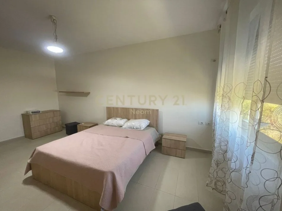 Tirane, jepet me qera apartament 2+1+Aneks+Ballkon Kati 2, 95 m² 550 € (Neom119437)