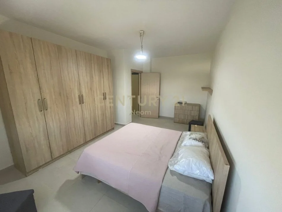 Tirane, jepet me qera apartament 2+1+Aneks+Ballkon Kati 2, 95 m² 550 € (Neom119437)