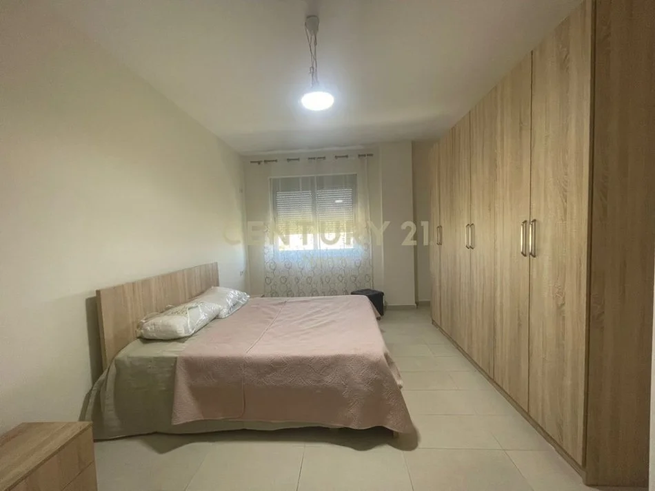 Tirane, jepet me qera apartament 2+1+Aneks+Ballkon Kati 2, 95 m² 550 € (Neom119437)