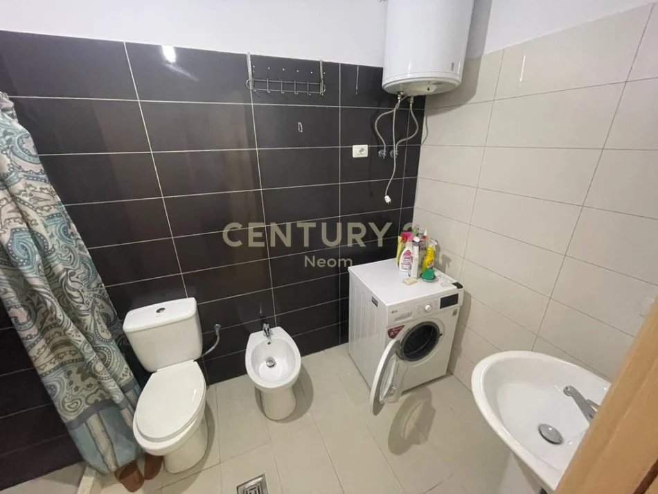 Tirane, jepet me qera apartament 2+1+Aneks+Ballkon Kati 2, 95 m² 550 € (Neom119437)