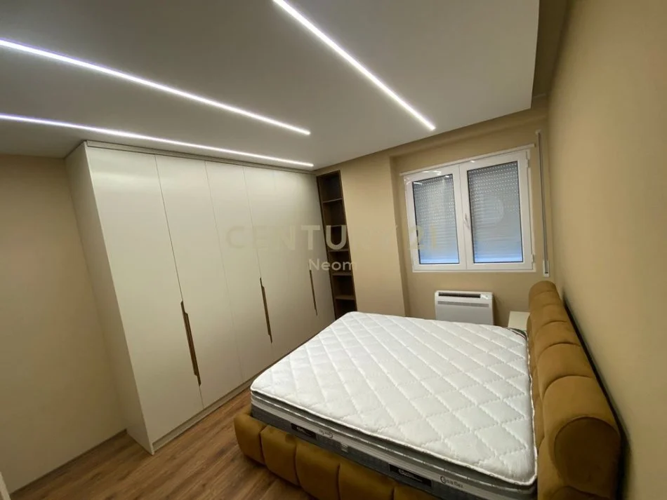 Tirane, jepet me qera apartament 2+1+Aneks+Ballkon Kati 3, 104 m² 550 € (Neom119349)