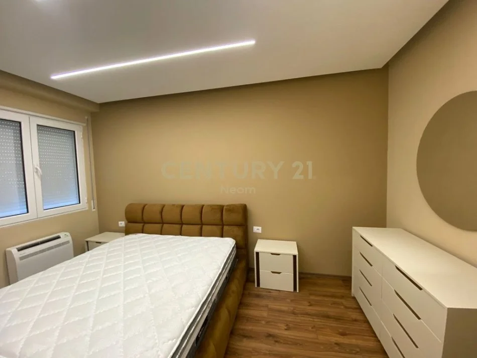 Tirane, jepet me qera apartament 2+1+Aneks+Ballkon Kati 3, 104 m² 550 € (Neom119349)