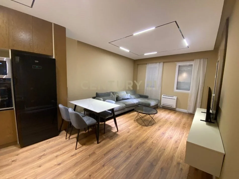 Tirane, jepet me qera apartament 2+1+Aneks+Ballkon Kati 3, 104 m² 550 € (Neom119349)