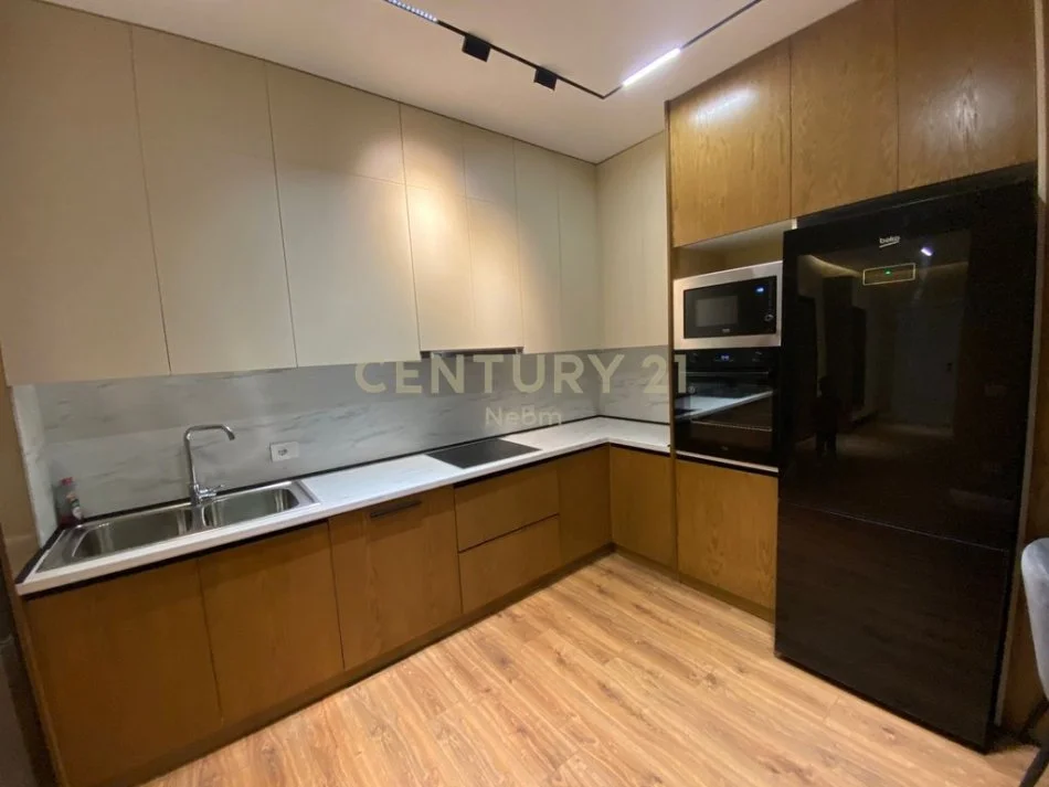 Tirane, jepet me qera apartament 2+1+Aneks+Ballkon Kati 3, 104 m² 550 € (Neom119349)