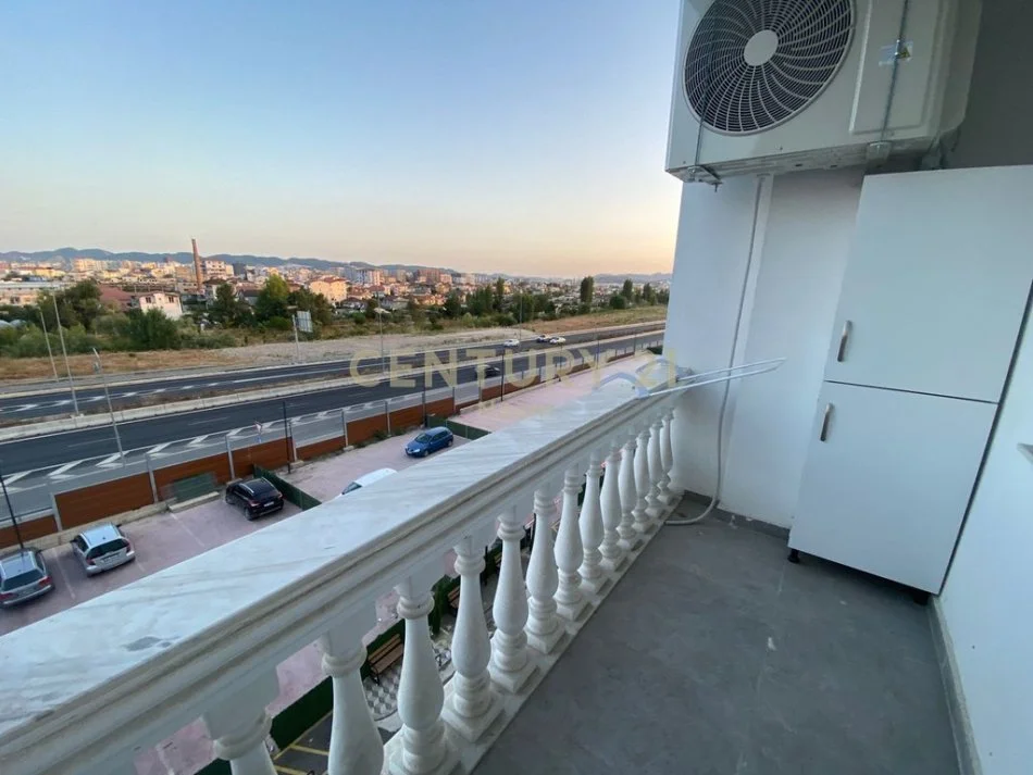 Tirane, jepet me qera apartament 2+1+Aneks+Ballkon Kati 3, 104 m² 550 € (Neom119349)