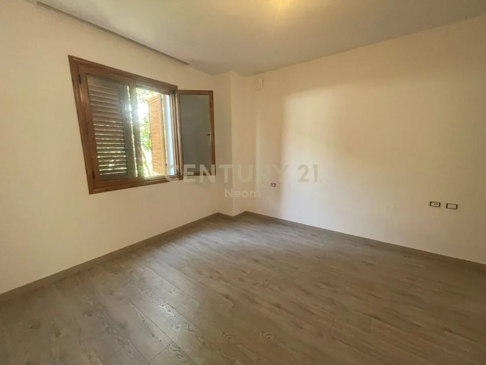 Tirane, jepet me qera apartament 2+1+Aneks+Ballkon Kati 2, 134 m² 600 € (Neom119439)