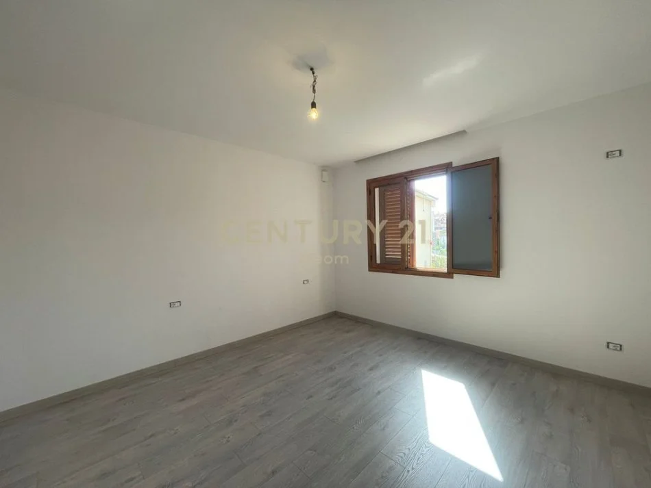 Tirane, jepet me qera apartament 2+1+Aneks+Ballkon Kati 2, 134 m² 600 € (Neom119439)
