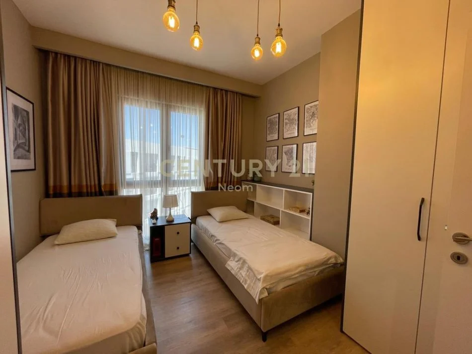 Tirane, jepet me qera apartament 2+1+Aneks+Ballkon Kati 11, 87 m² 800 € (Neom119440)